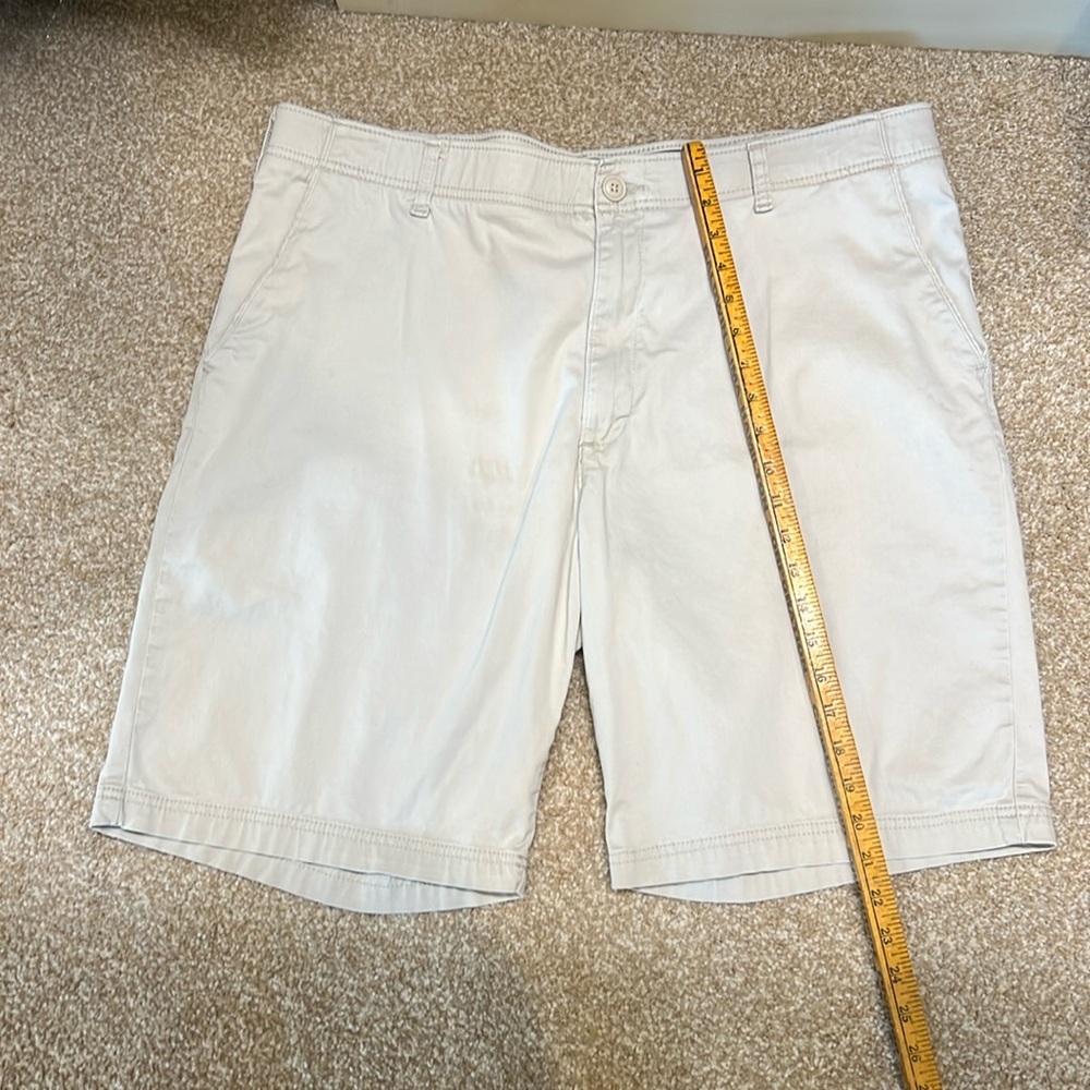 Lee Men's stone Flat Front 42w Shorts